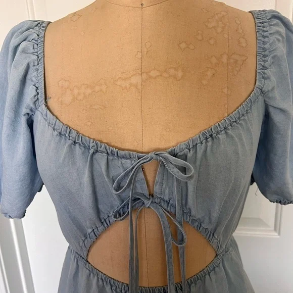 Fun Cut-Out detail Chambray Blue Dress - Picture 3 of 6
